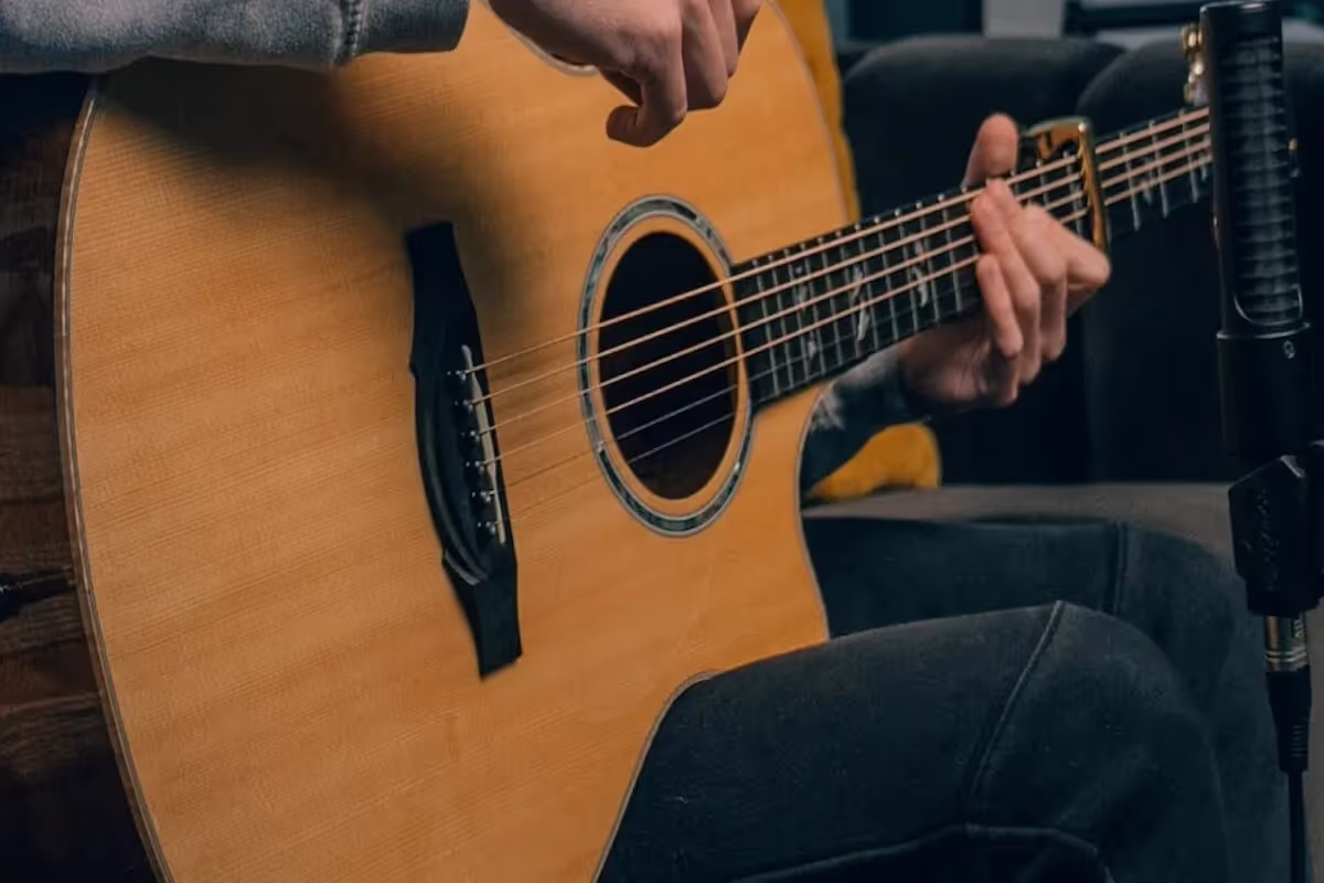 How to Use a Guitar Capo: Tips for Electric & Acoustic Guitar